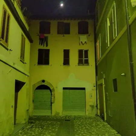 Porta Est * Foligno